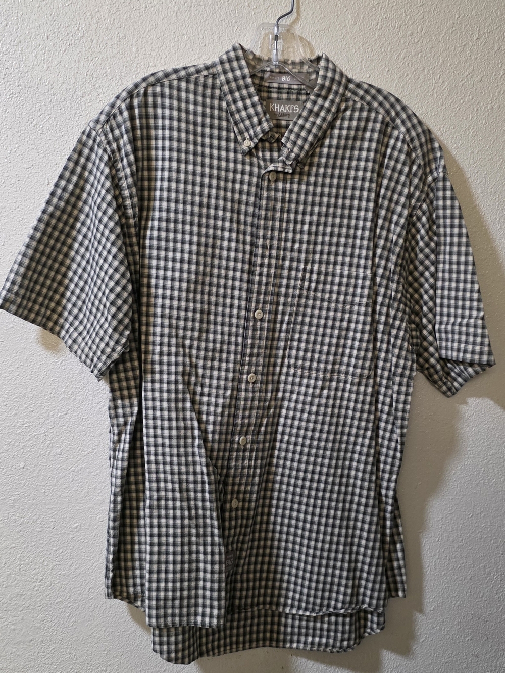 Arrow Men’s Short Sleeve Button-Down Check Shirt in Black and White